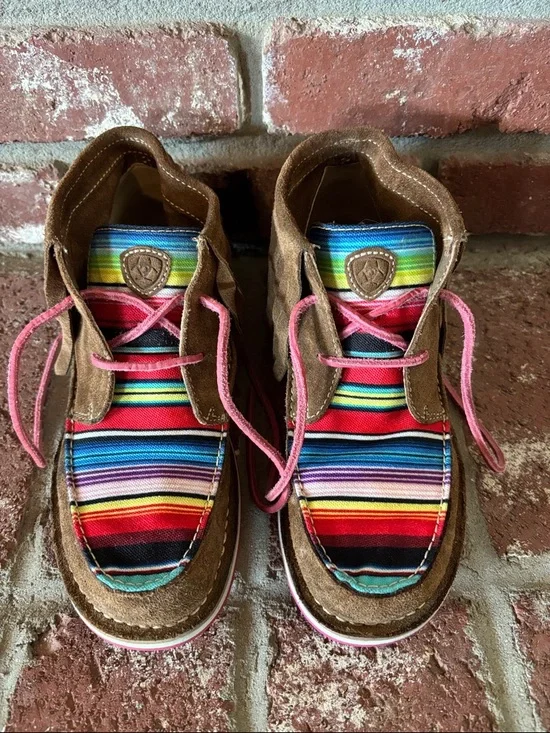 Ariat Cruiser Suede Moccasin Ankle Boots w/ Multicolor Serape Women’s Sz 6.5 - Picture 2 of 5